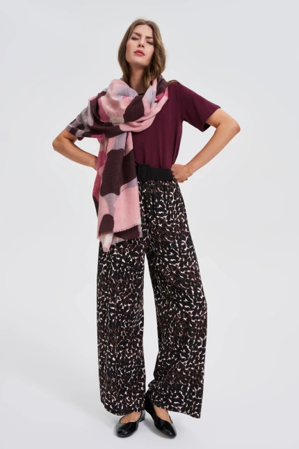 Wzorzysty szal burgundowy