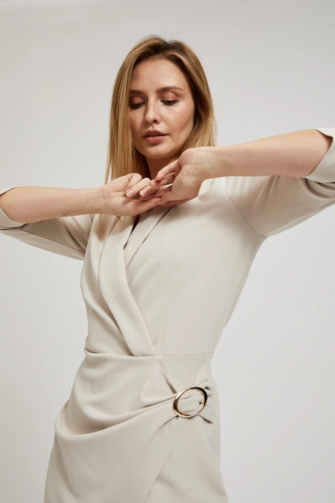 Elegancka sukienka beżowa