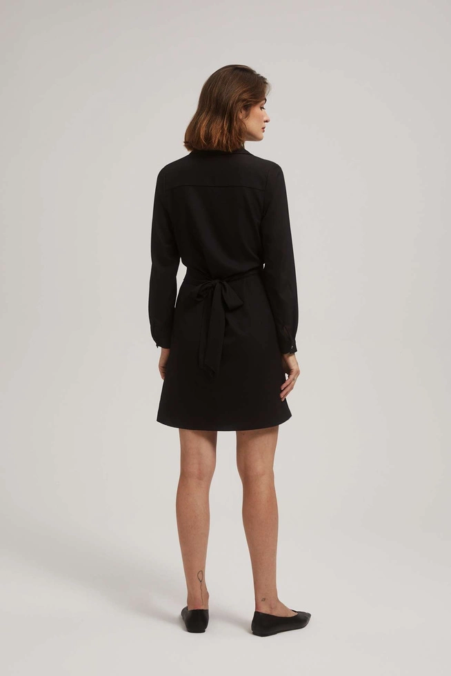 Koszulowa sukienka z paskiem