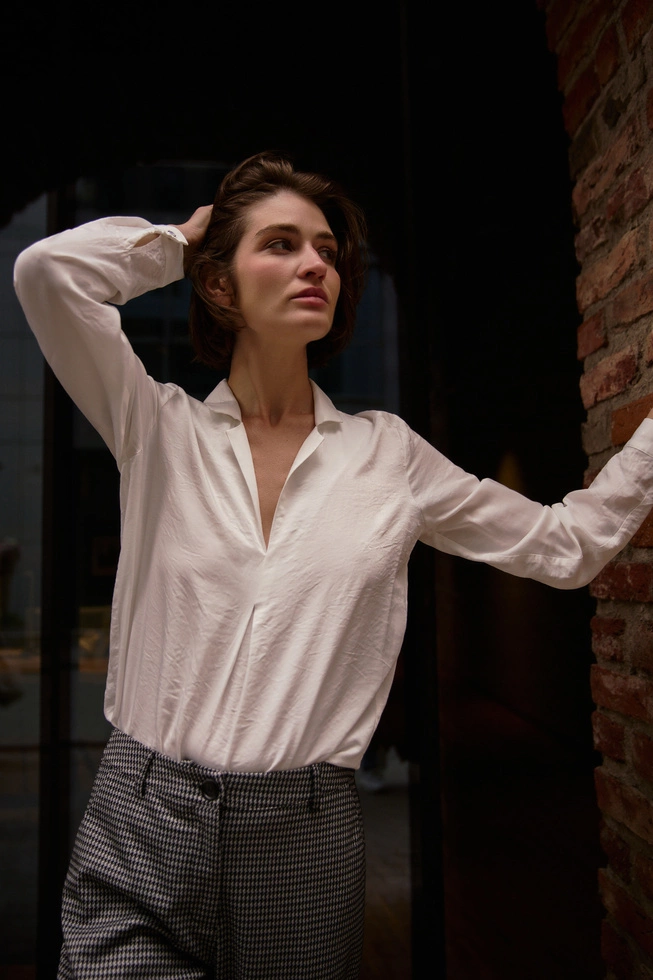 Gładka koszula z wiskozy biała