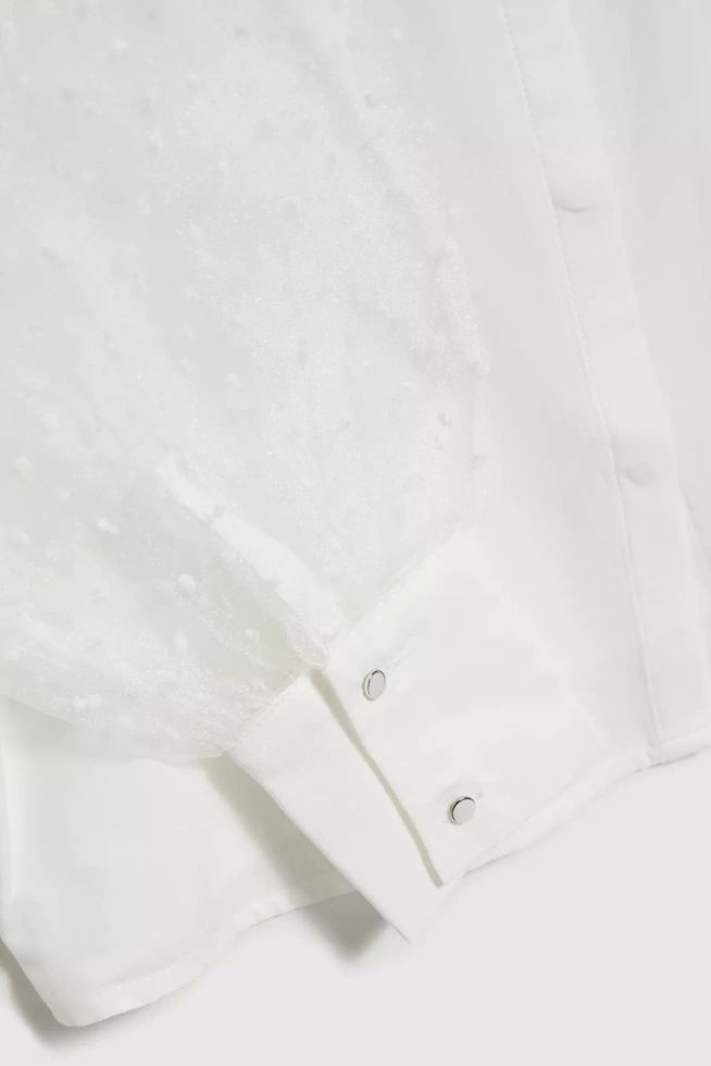 Koszula z ażurowymi rękawami biała