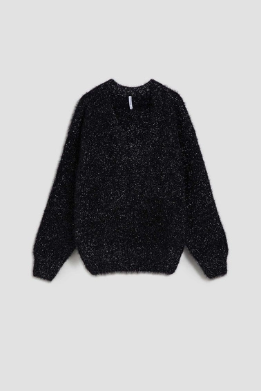 Sweter z dekoltem w serek i metaliczną nitką