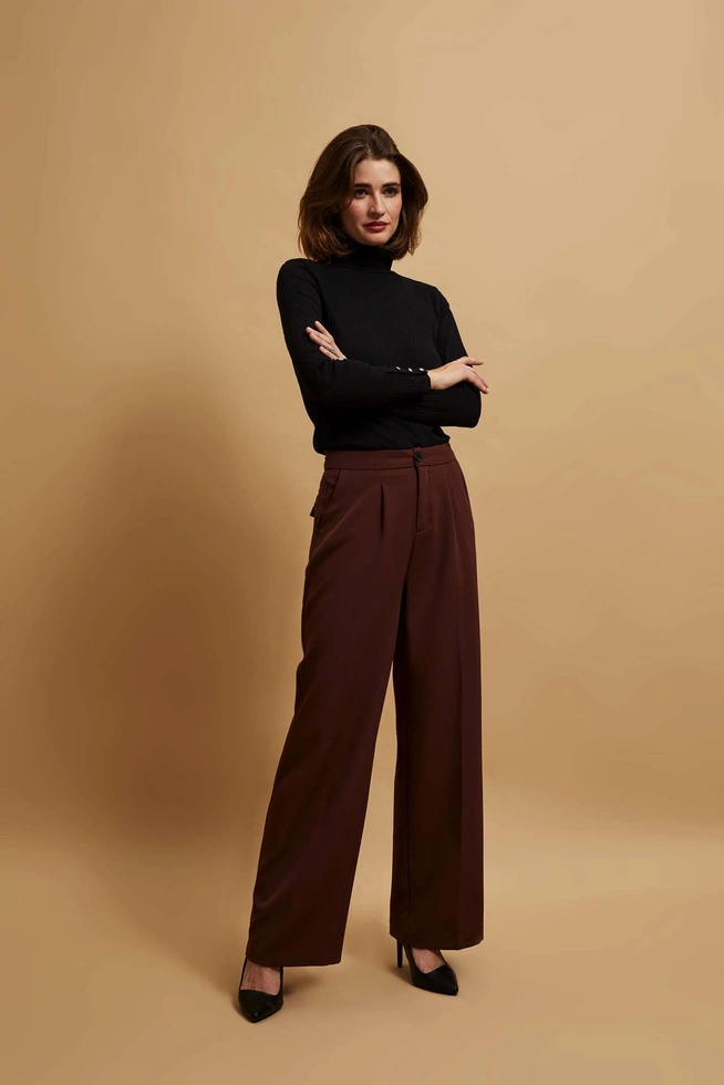 Spodnie w kant brązowe