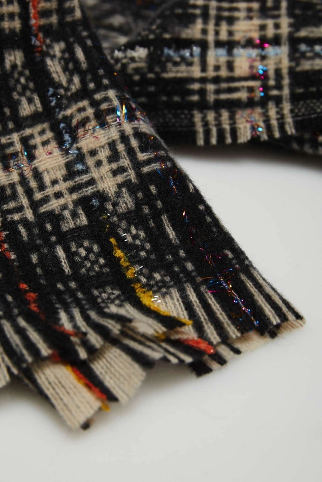 Szalik w kratę z metaliczną nitką czarny