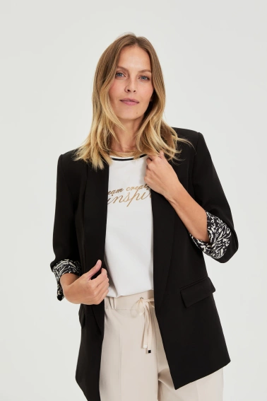 Marynarka z ozdobnymi mankietami czarna