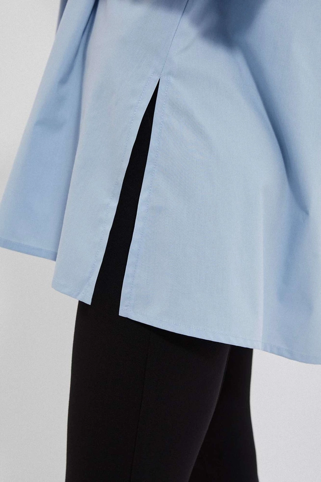 Koszula z rozkloszowanym dołem błękitna