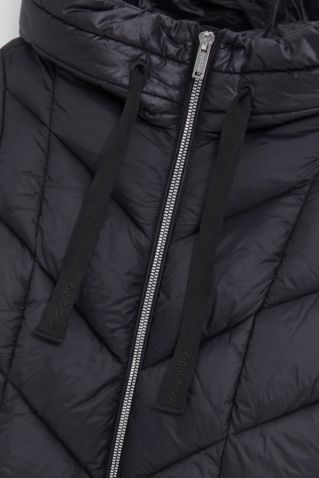 Pikowana kurtka z kapturem czarna