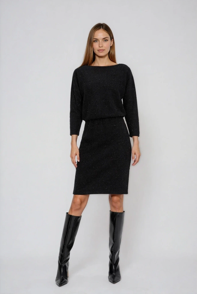 Sukienka ozdobiona błyszczącą nitką czarna