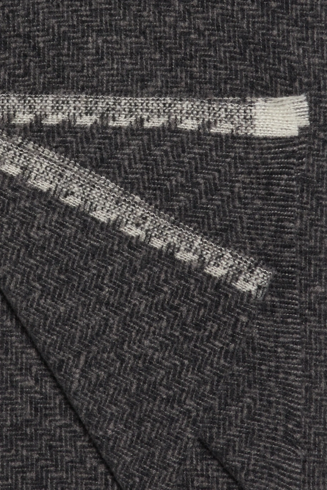 Gładki szal ciemnoszary