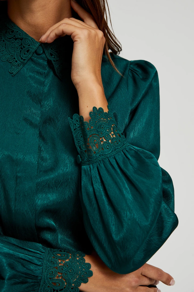Koszula z koronką na mankietach i kołnierzyku zielona