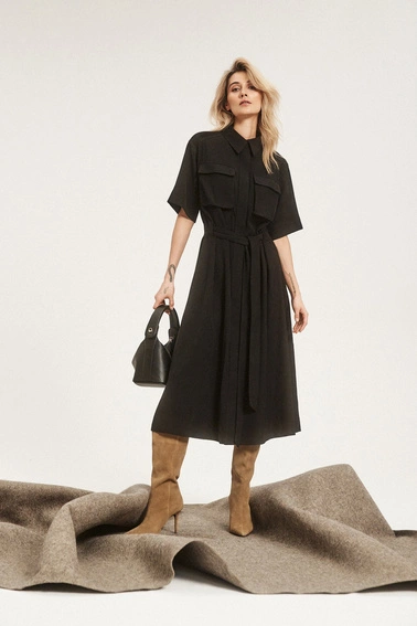 Szmizjerka wiązana w talii z kieszeniami czarna