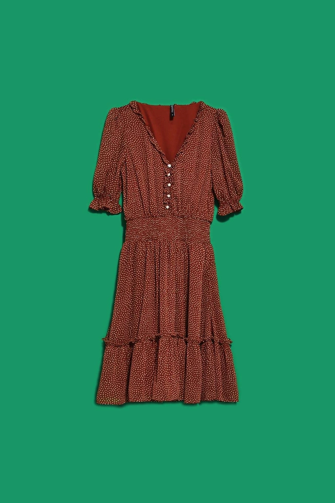 Sukienka w groszki z falbaną