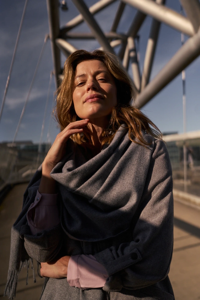 Szal z frędzlami szary