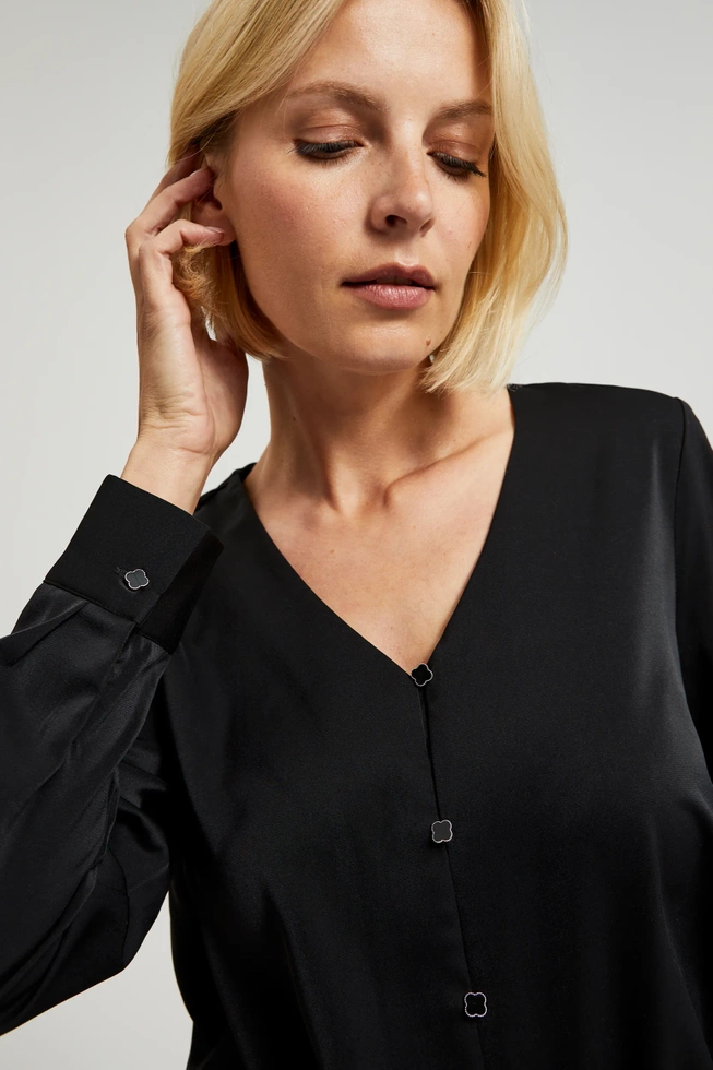 Gładka koszula z ozdobnymi guzikami czarna