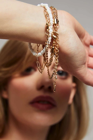 Zestaw 4 eleganckich bransoletek