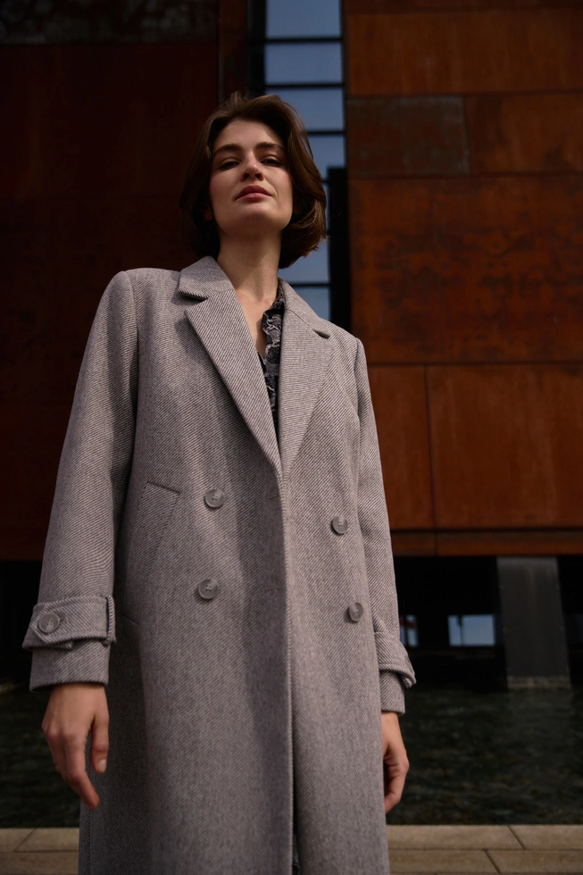 Długi płaszcz szary