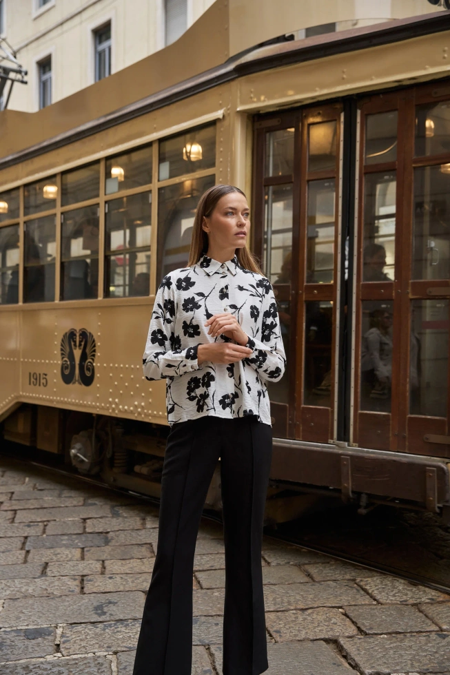 Wiskozowa koszula w kwiaty biała