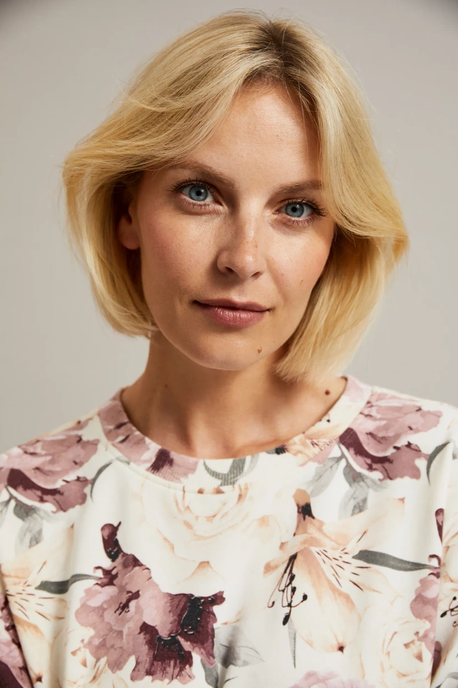 Bluza w kwiaty biała