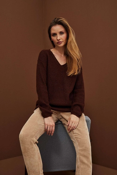 Sweter z metaliczną nitką kasztanowy