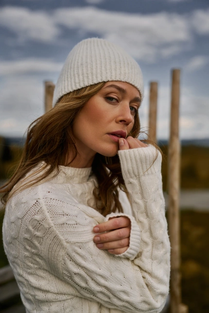 Zimowa czapka biała