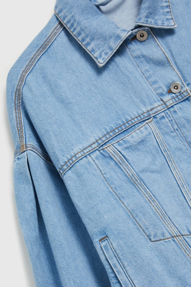 Krótka jeansowa kurtka niebieska