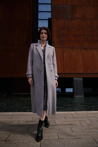 Długi płaszcz szary