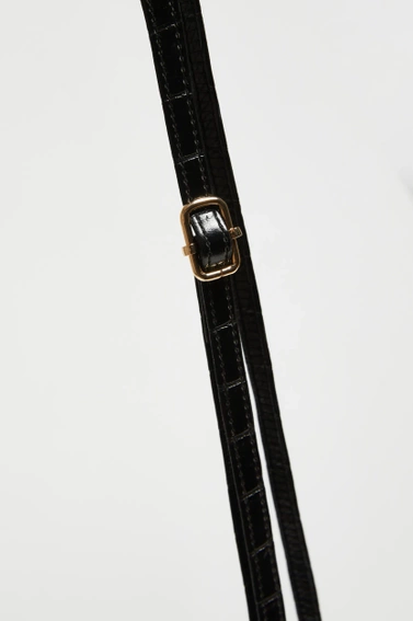 Mała torebka z długim paskiem czarna