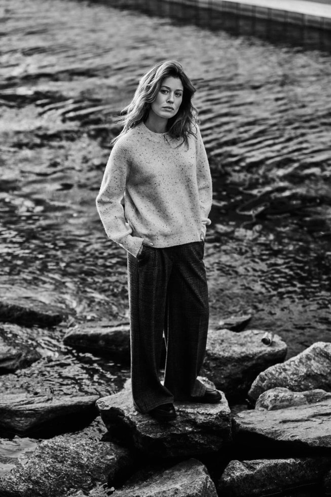 Sweter o prostym fasonie ecru