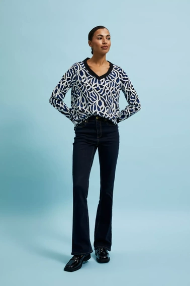 Koszula z geometrycznym wzorem i dekoltem w serek 