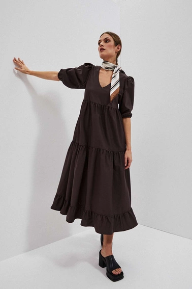 Rozkloszowana sukienka z falbaną