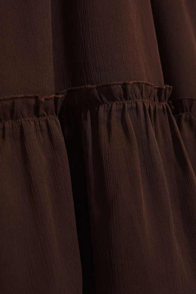 Sukienka z falbaną ciemnobrązowa