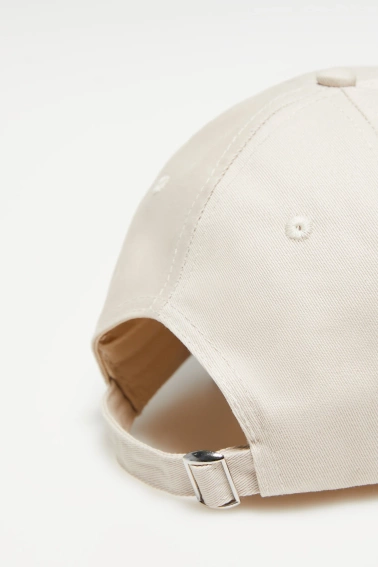 Czapka z daszkiem beżowa