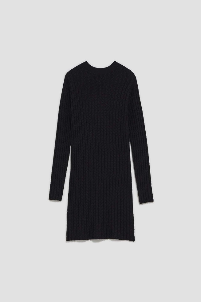 Dzianinowa sukienka z półgolfem