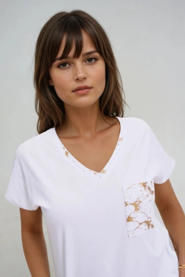 Bawełniany t-shirt z ozdobną kieszenią biały