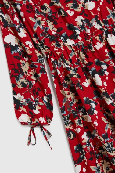 Sukienka w kwiaty z bufiastymi rękawami czerwona