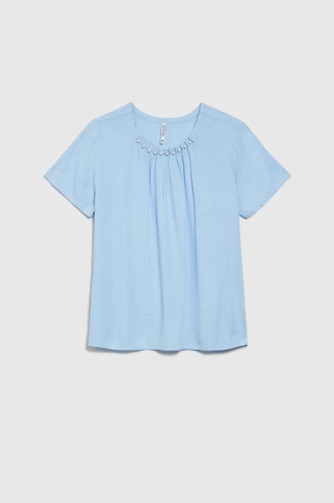 Koszula z ozdobnym dekoltem błękitna