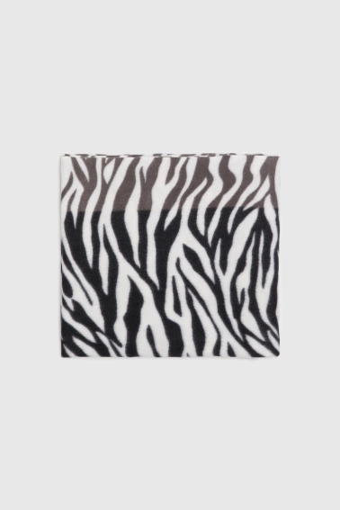 Wzorzysty szal czarny