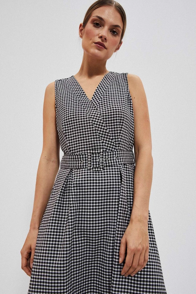 Rozkloszowana sukienka w stylu retro