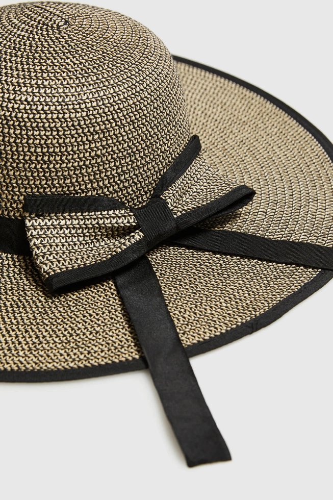 Słomkowy kapelusz z kokardą czarny