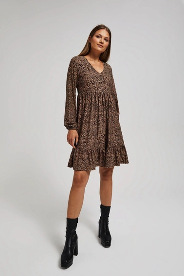 Wzorzysta sukienka z falbaną o długości przed kolano ciemnobeżowa