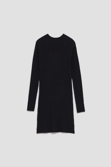 Dzianinowa sukienka z półgolfem