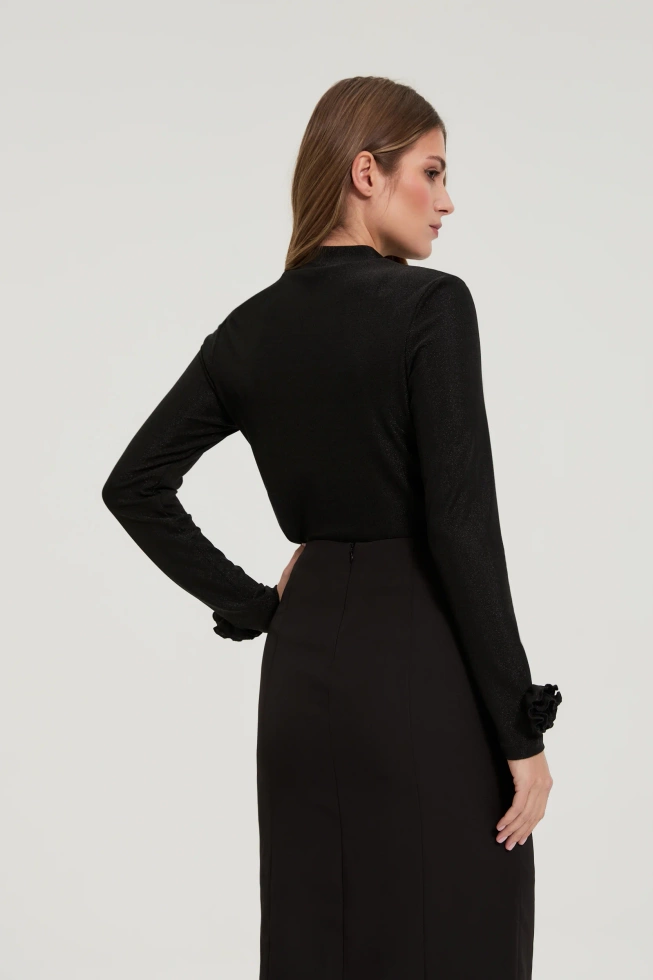 Bluzka z ozdobnymi rękawami czarna