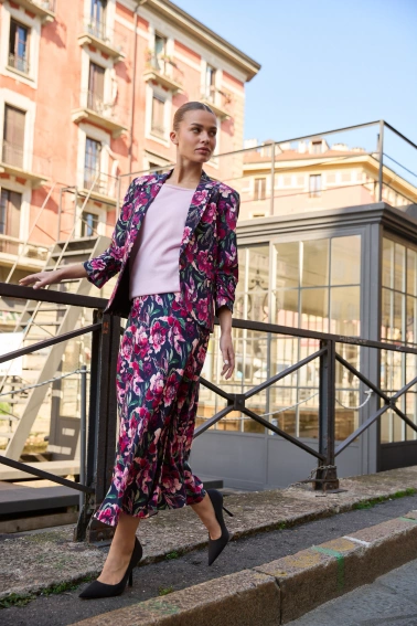 Marynarka w kwiaty granatowa 