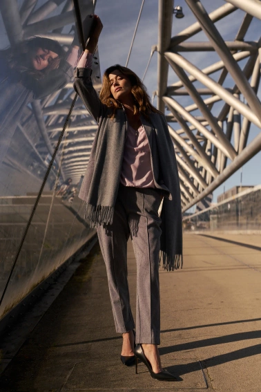 Szal z frędzlami szary