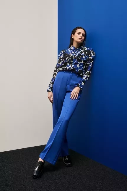 Spodnie w kant z szerokimi nogawkami niebieskie