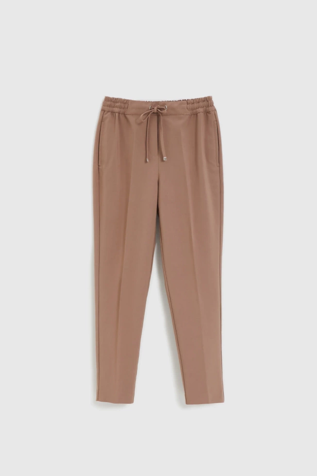 Spodnie w kant z prostymi nogawkami ciemnobeżowe