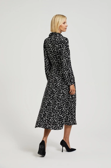 Wzorzysta sukienka midi z długimi rękawami czarna 