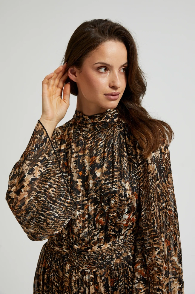 Plisowana sukienka z szerokimi rękawami czarna