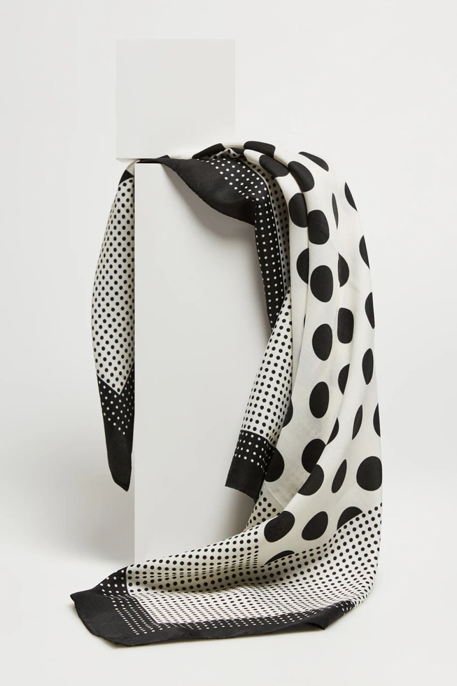 Apaszka w groszki czarna