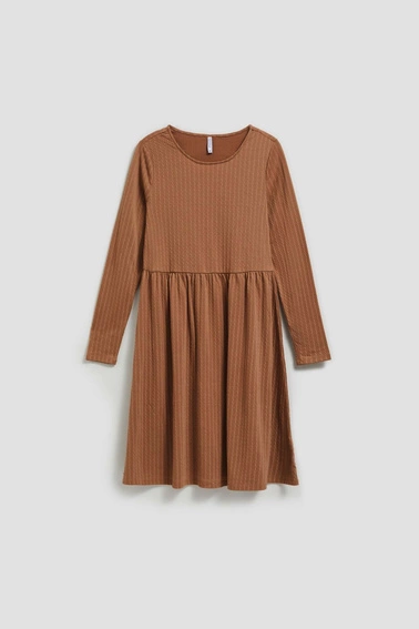 Sukienka z długimi rękawami i rozkloszowanym dołem ciemnobeżowa